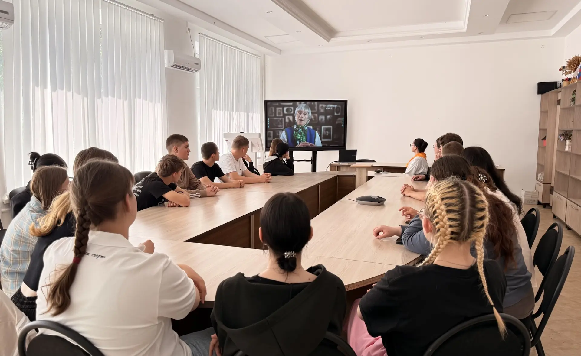 «Один день в Освенциме»: кинолекторий в ХАУ! 🎥  В Херсонском аграрном университете состоялся просвет