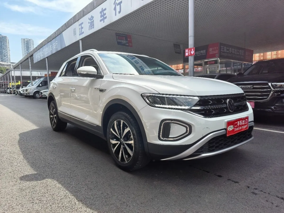 🇨🇳 Volkswagen T-Roc 1.4 · 2023