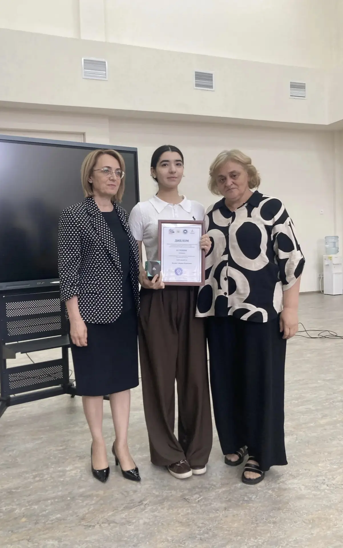 Гордость нашей школы: победители республиканского конкурса сочинений! ✨

Сегодня в Республиканской м