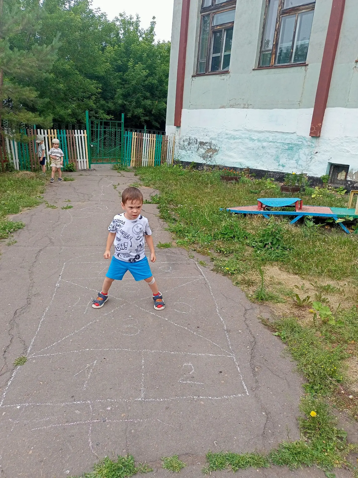 25 июня - День игры в классики 


На асфальте классики

Мелом нарисованы,

Девочки и мальчики

Заинт
