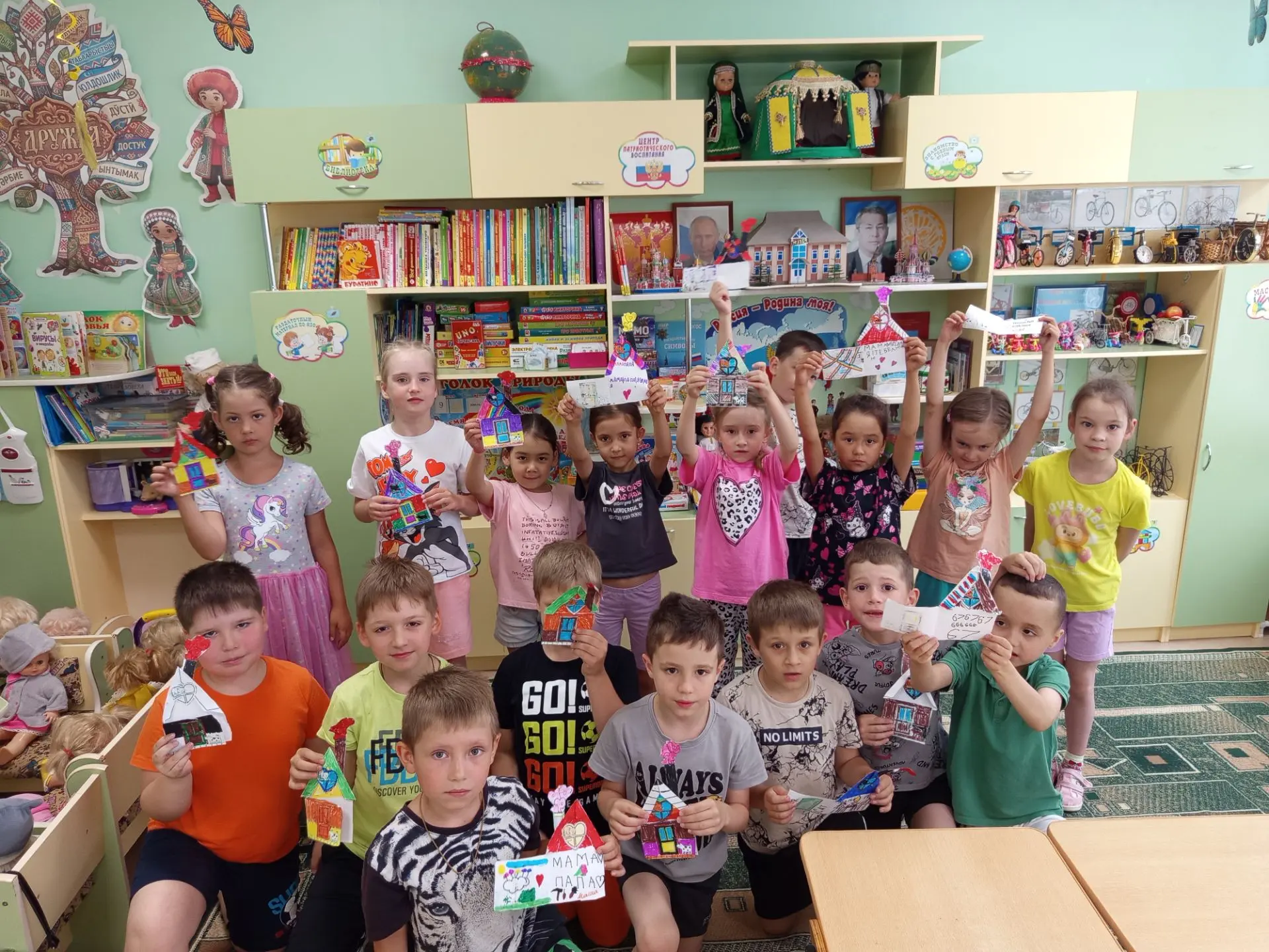 8 июля в группе "Клубника" прошел день семьи: дети рассказывали о своих родных и близки...