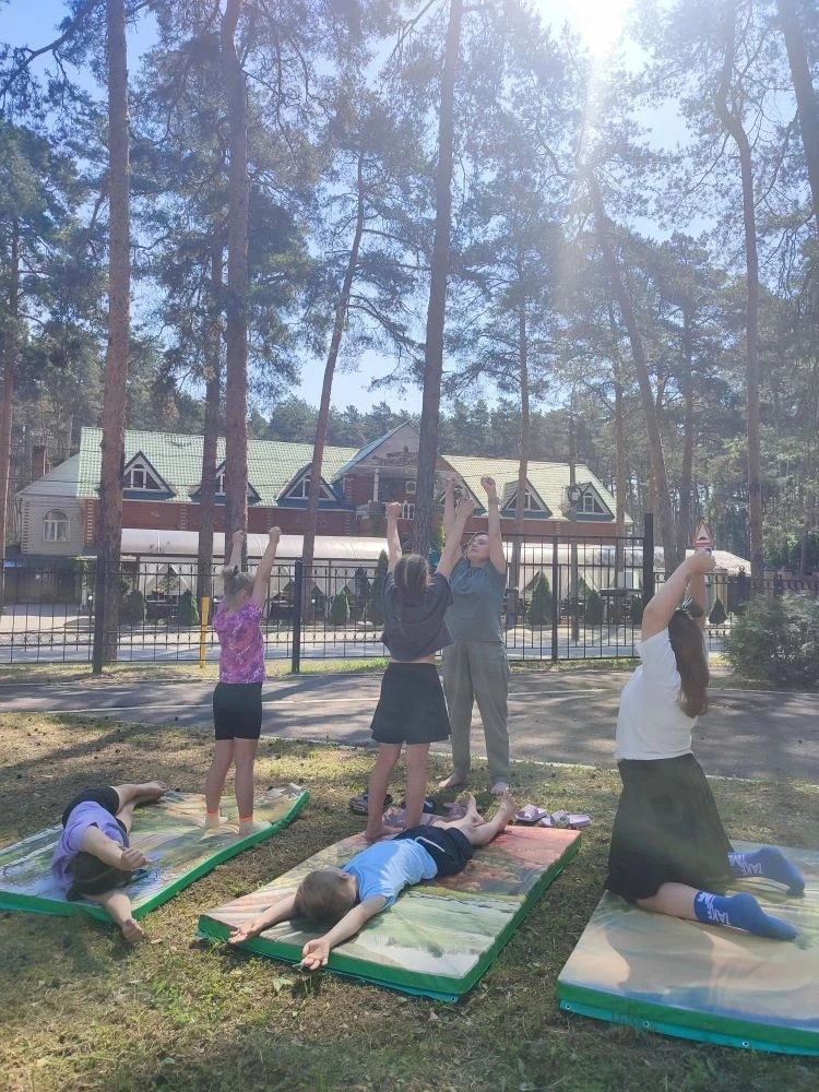 В нашем кризисном центре утро началось не только с чашки горячего чая, но и с бодрящей зарядки на св