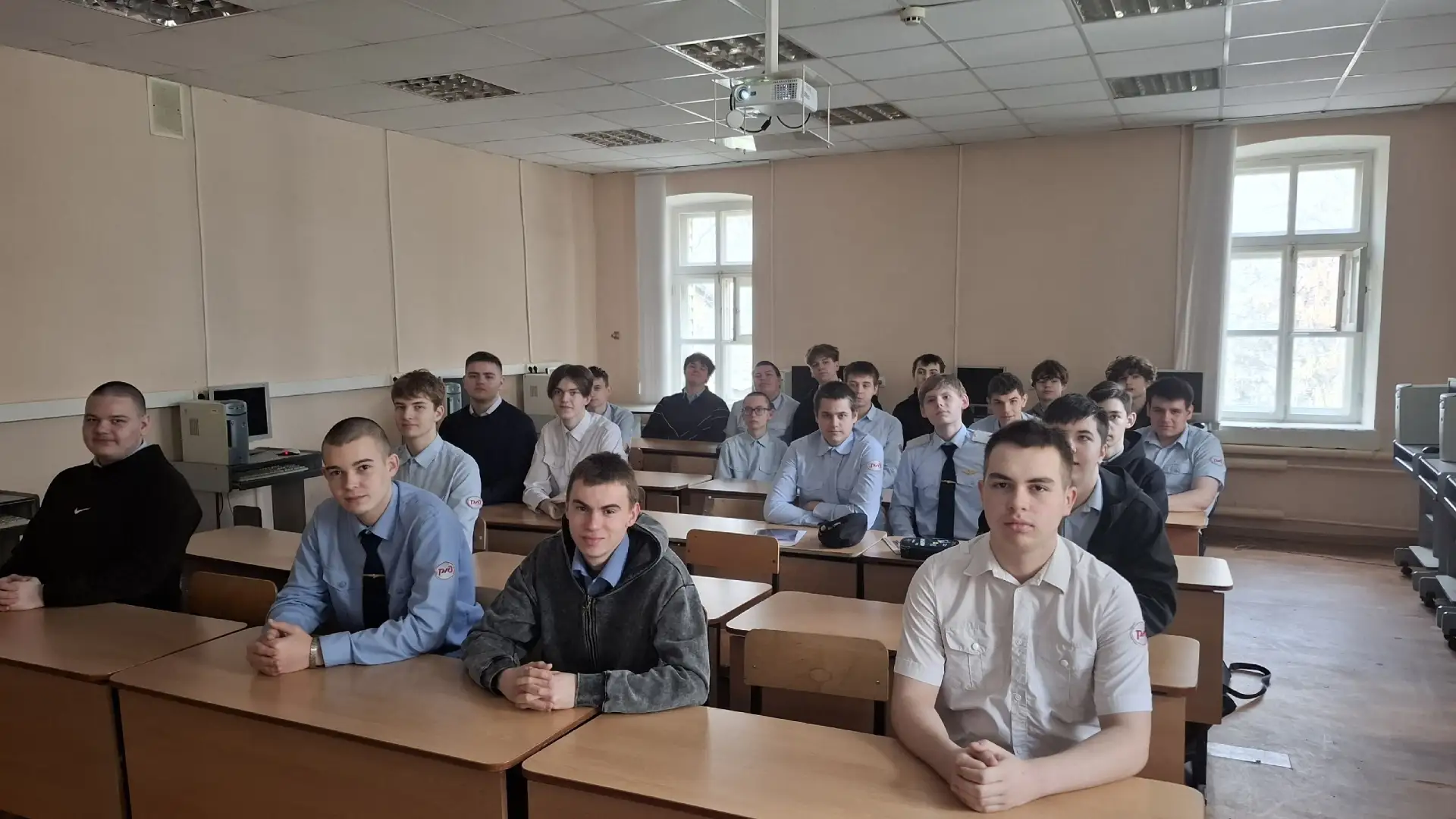 В группе ВОЭТ-253 прошёл классный час на тему: "Профилактика терроризма".  Терроризм – тема актуальн