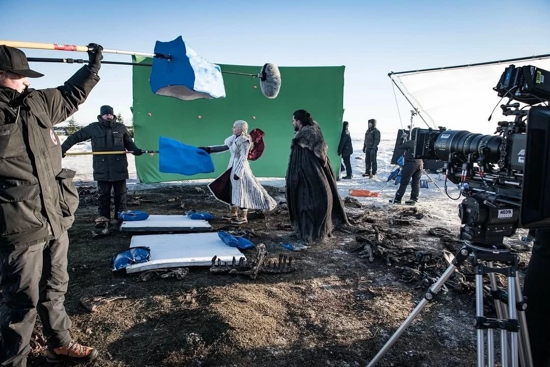 HBO поделились раннее неопубликованными фото со съёмок «Игры престолов» в честь 15-летия сериала.  🍿