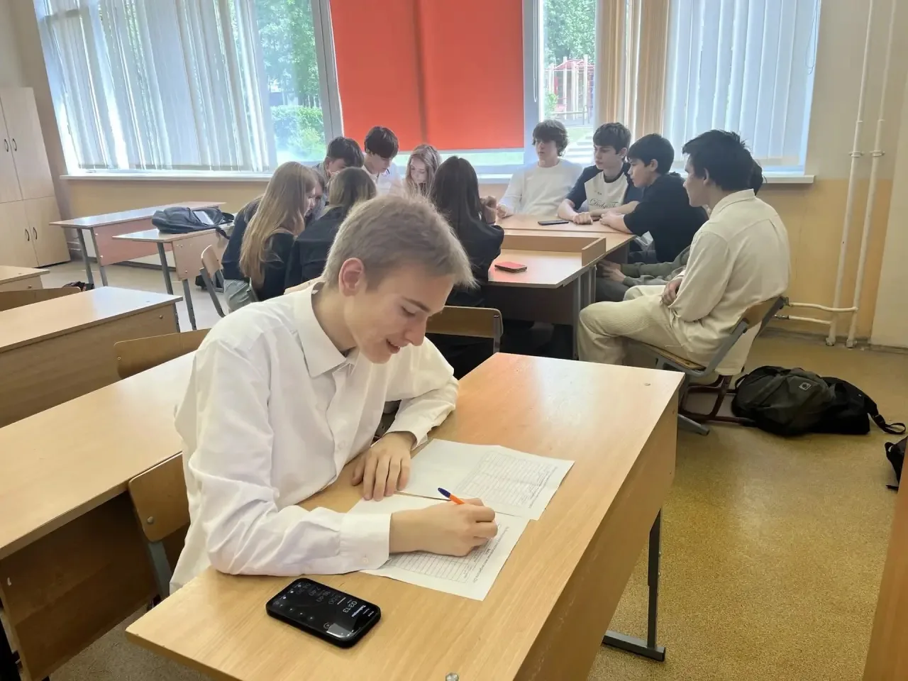 ⚖️ Дебаты   🤝🏻 На уроке обществознания в 9 «В» классе вместо привычных конспектов развернулась насто