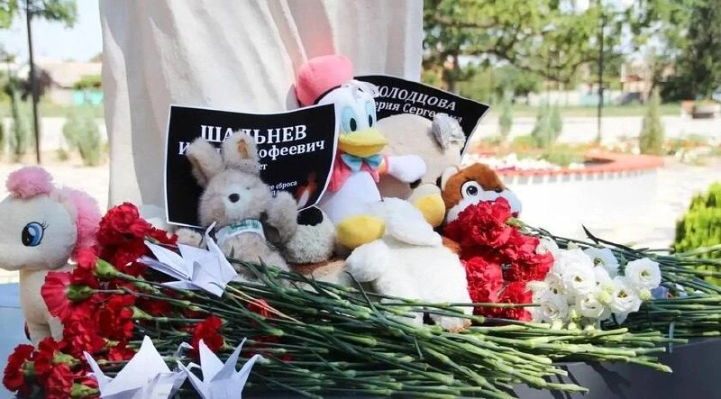 🕯️ В Мелитополе почтили память погибших детей Донбасса.

В парке участников СВО представители орган