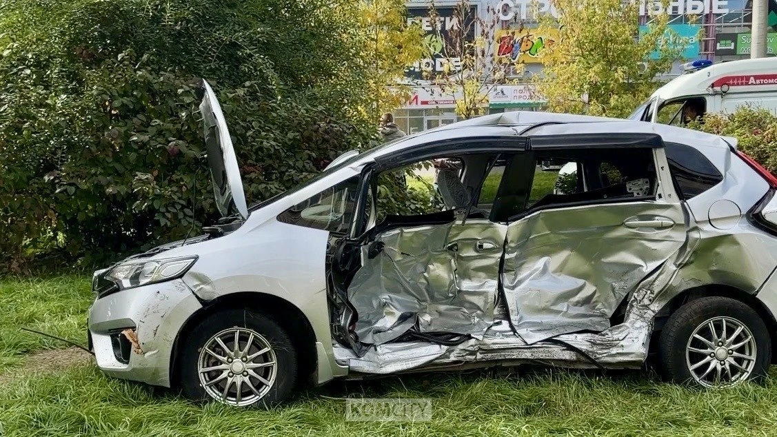 В ДТП на пр. Победы погиб пассажир Фита, водитель в больнице