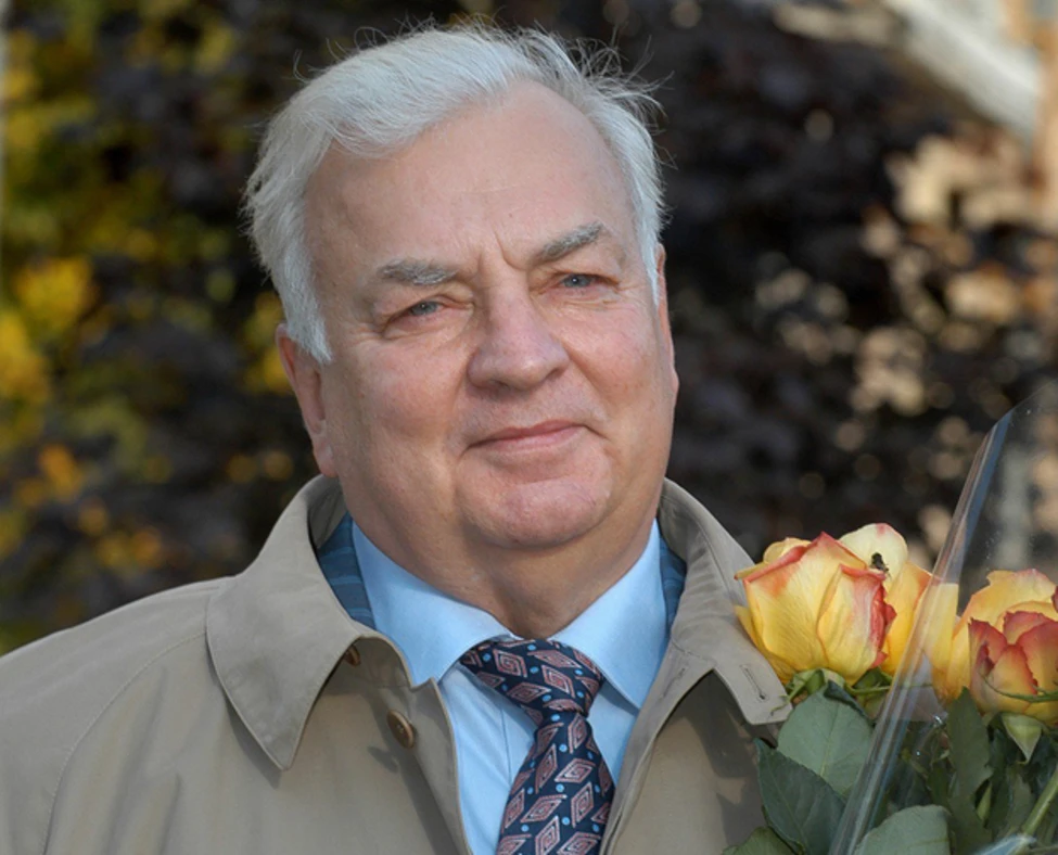 90 лет назад родился Михаил Михайлович Державин https://dzen.ru/a/ai_XRGUUUVl5yRRK