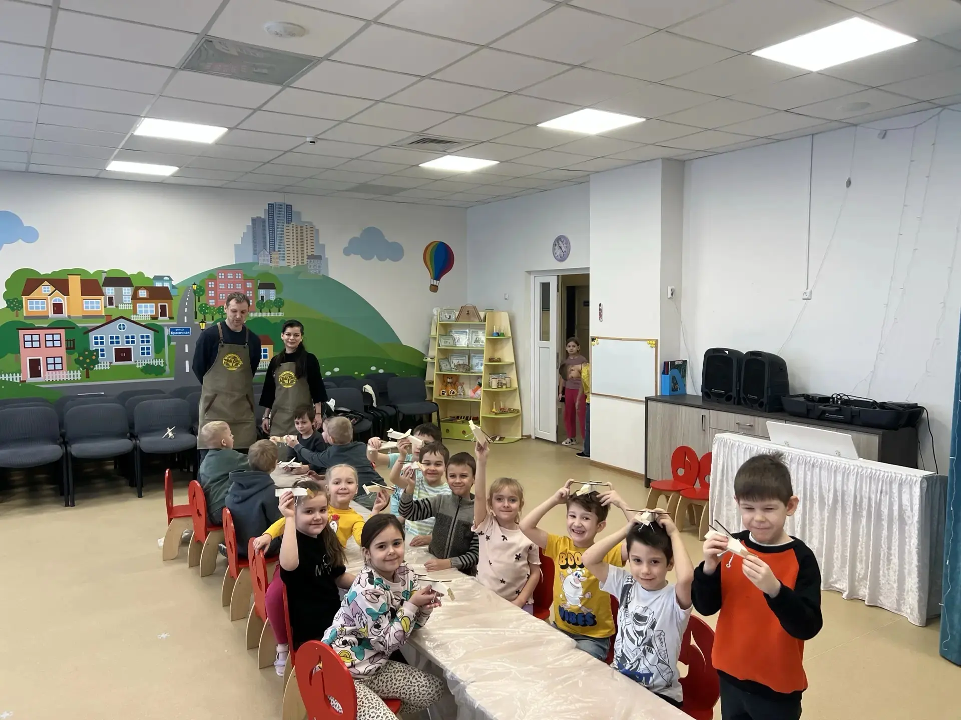 Сегодня у нас в саду была команда ⚒️ столярной мастерской "ТУКИ-ТУКИ" с мастер-классом ...