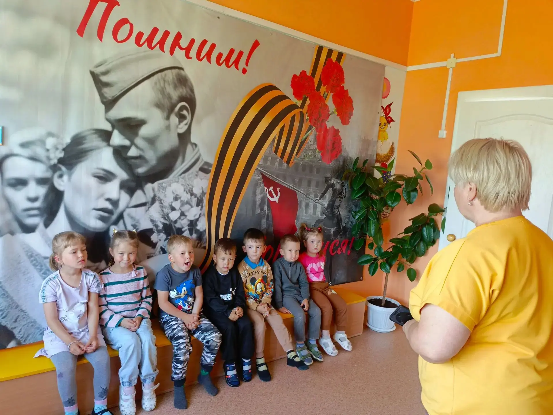 Память, согретая теплом.

 День памяти — это не просто дата в календаре, а важное и трогательное соб