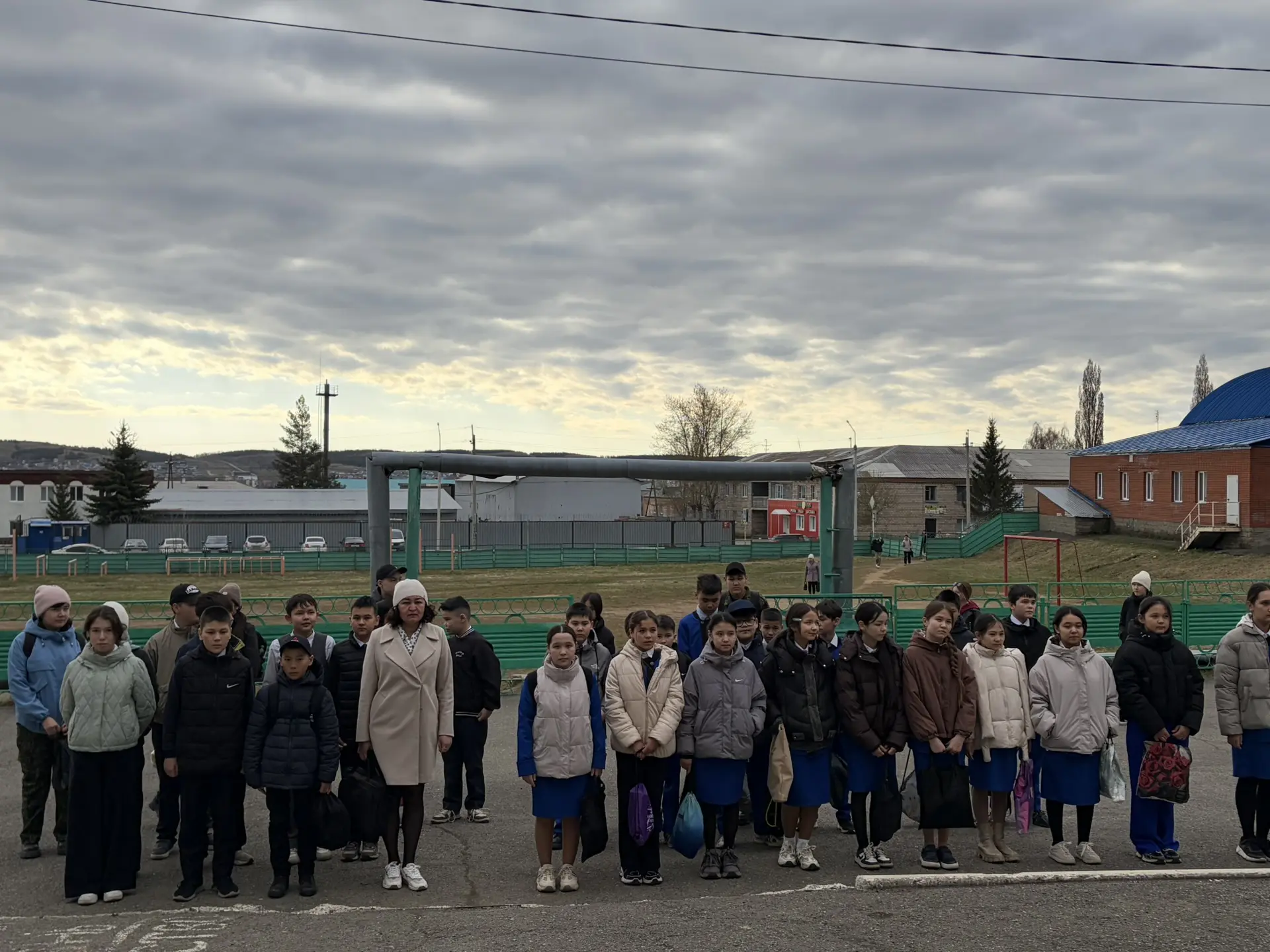 Поднятие флагов с учащимися 6х классов
#Патриотическоевоспитание