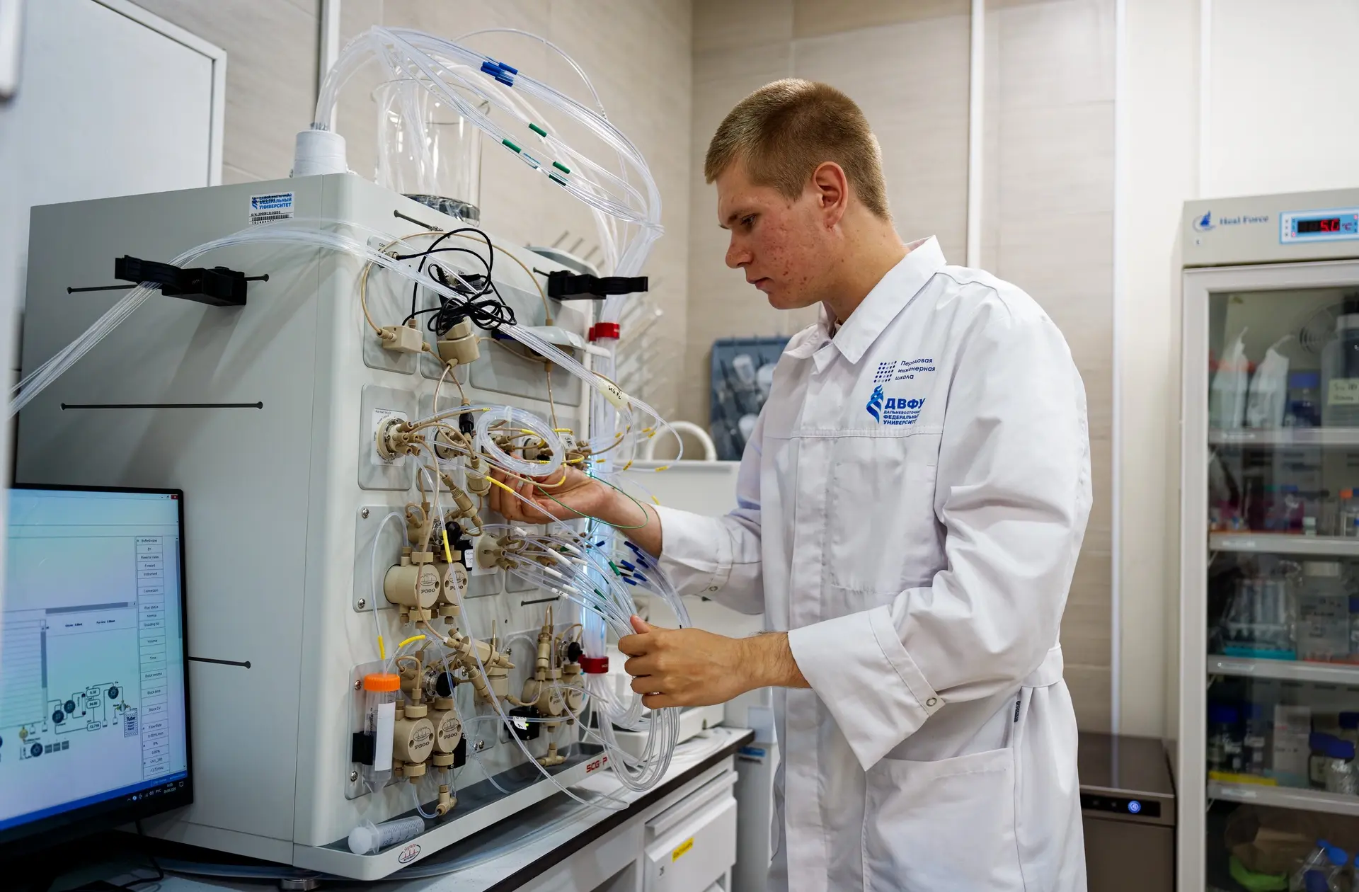 🧑‍🔬 Учёные ДВФУ создают отечественную платформу для ускоренного синтеза белков