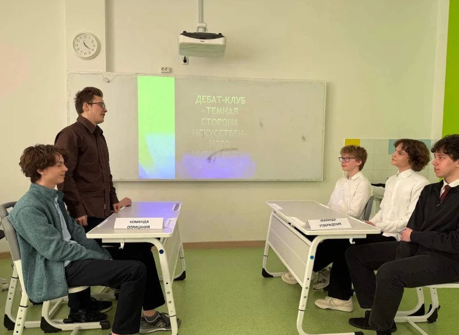 В 10-ых классах прошла деловая игра  дебаты. Две команды дискутировали на тему: «Искусственный интел