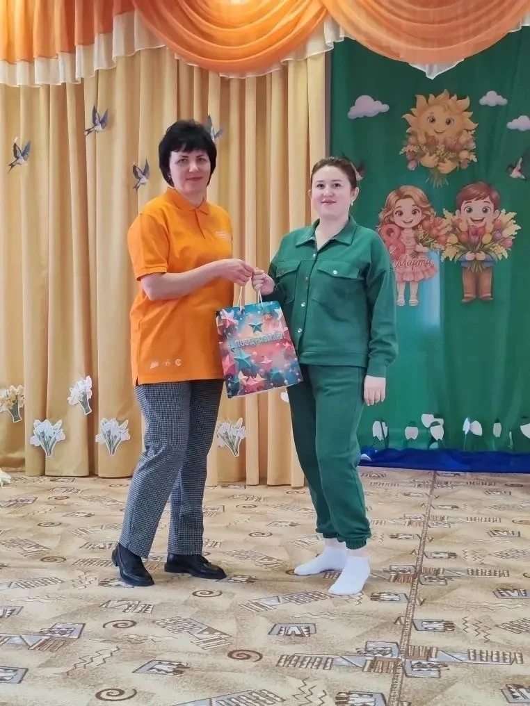 «Вам, любимые!»: В Новошахтинске поздравляют семьи наших героев 🌸 В эти предпраздничные дни наш горо