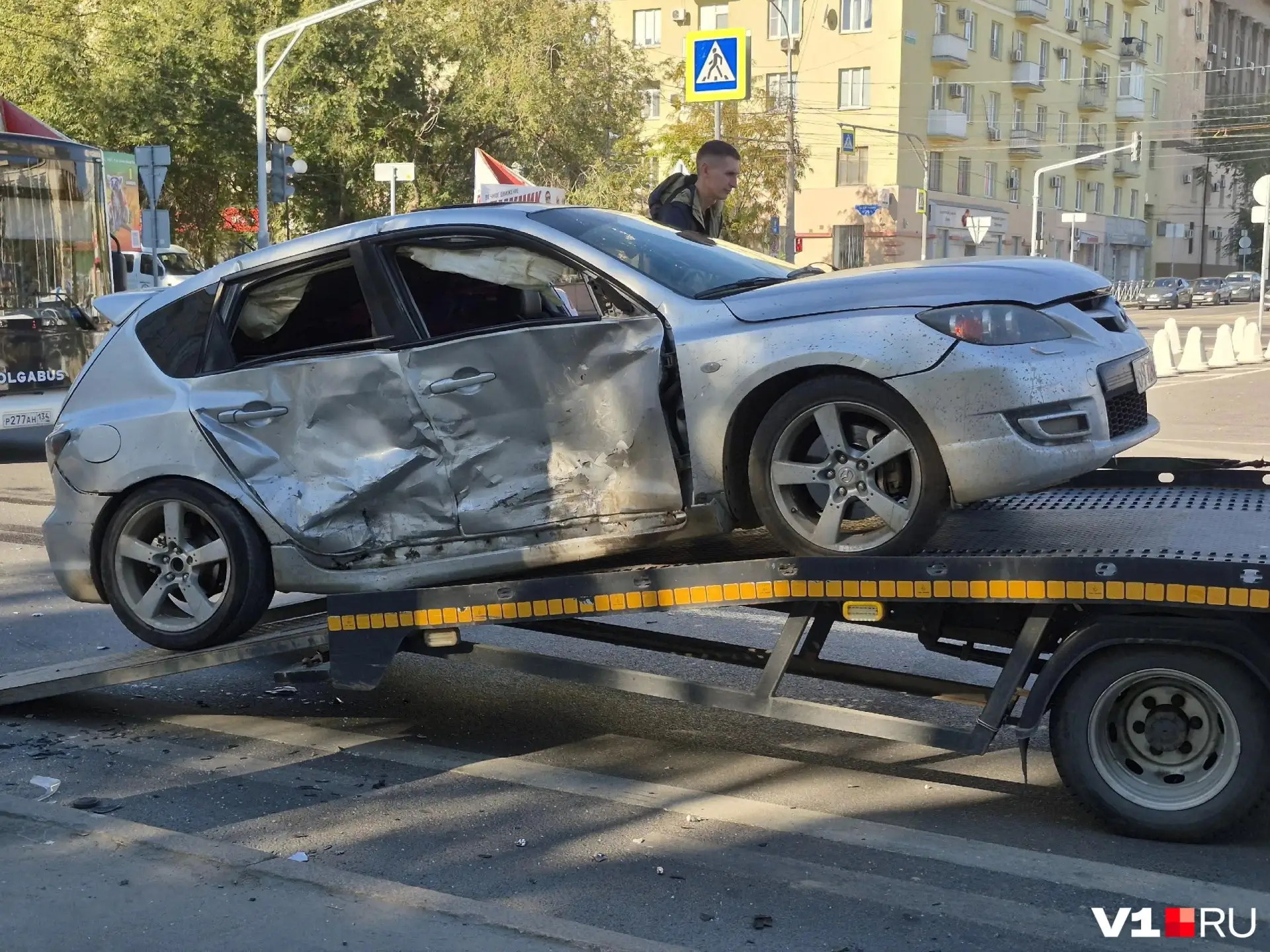 Мама с двумя детьми попала в ДТП в центре Волгограда. Авария произошла на повороте 13-й...