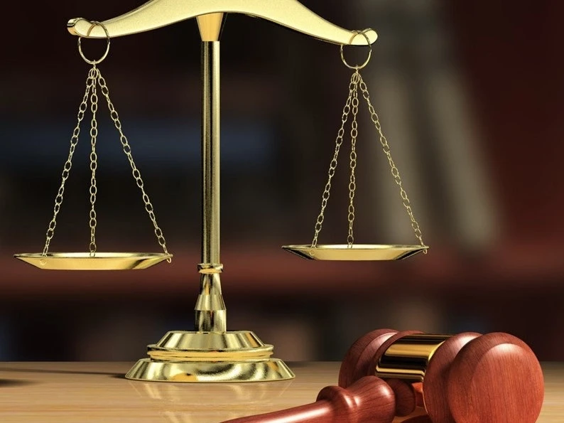⚖️ В Карпинске екатеринбуржец признан виновным в покушении на дачу взятки сотрудникам ДПС за освобож