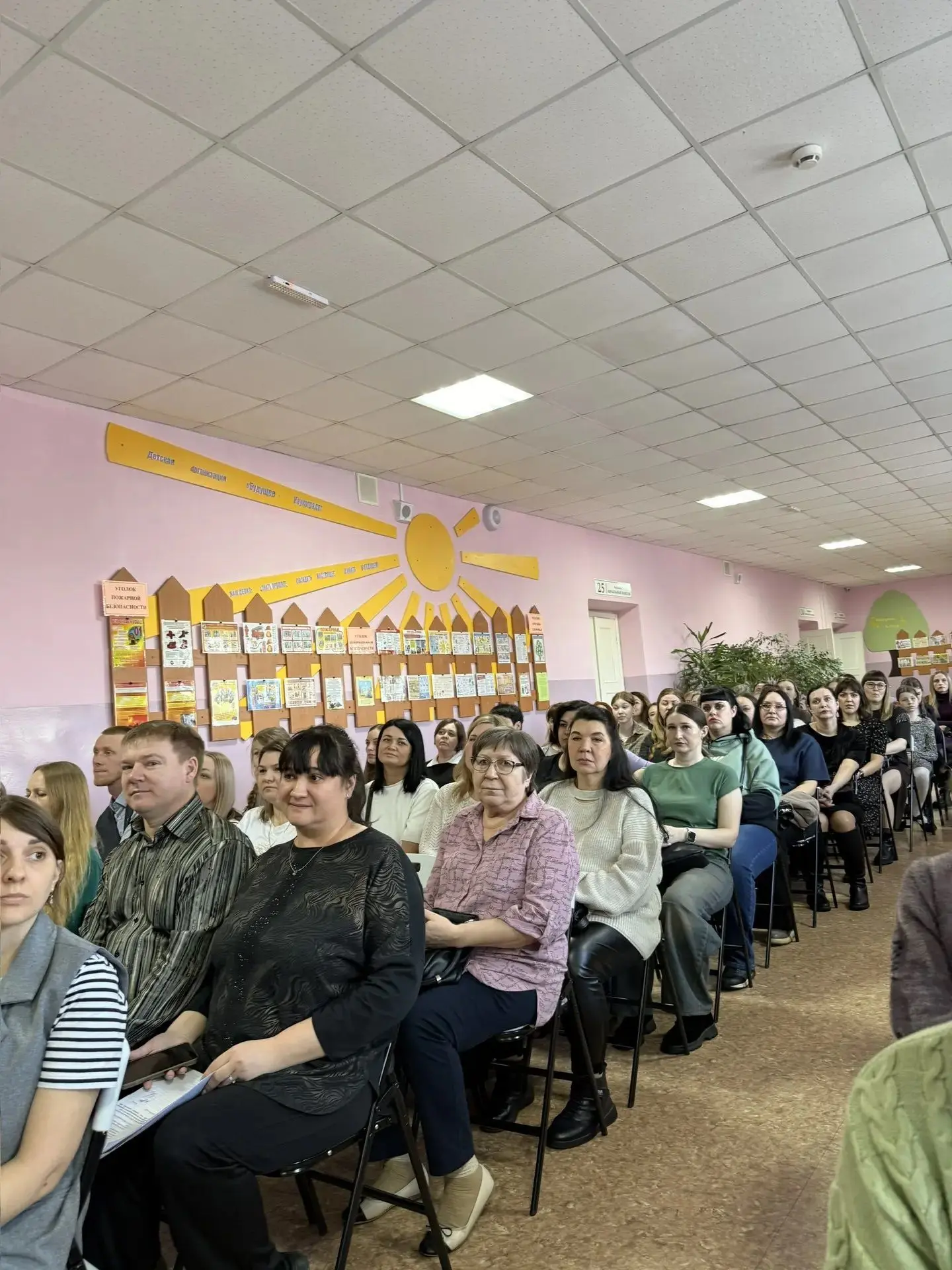 17 марта в МБОУ «СОШ № 5» прошёл особенный день — состоялось заседание Совета родителей! 👪✨  Началос