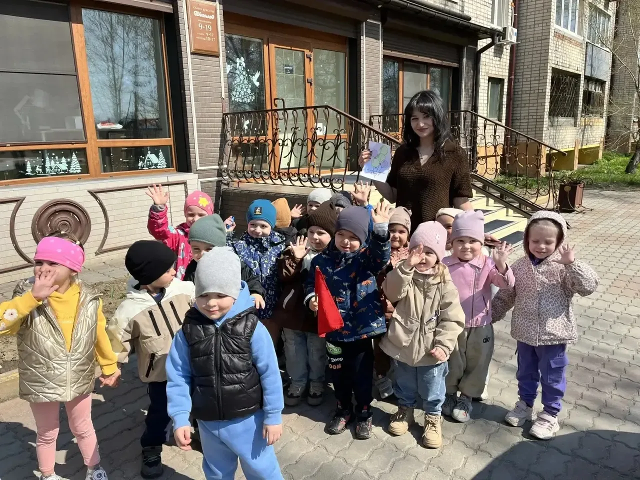 🕊️ Маленькие гонцы весны: акция «Мир. Труд. Май.»  В группе №4 прошла трогательная акция, приуроченн