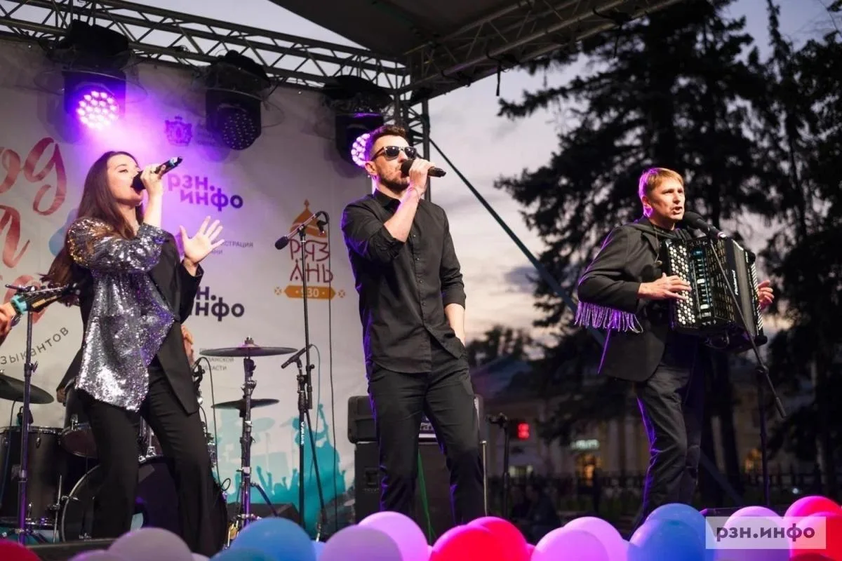 🎶 Завершаем пятницу фестивалем уличных музыкантов «Подбелка». 26 исполнителей и групп ...