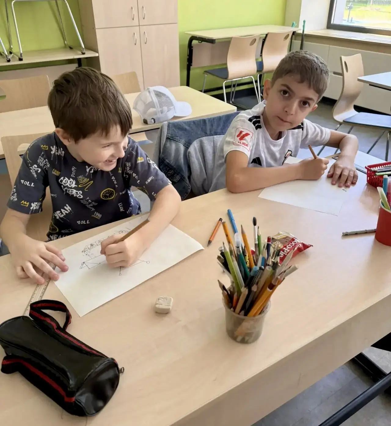 Яркие образы и добрые миссии!

Сегодня воспитанники клуба дневного пребывания «Полезные каникулы» да