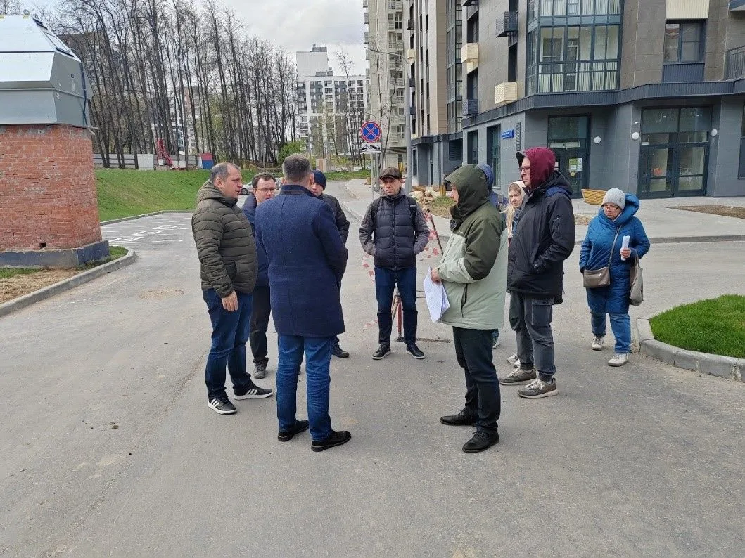 Главой управы района Северное Бутово совместно с представителем застройщика ООО «СПЕЦЭК...