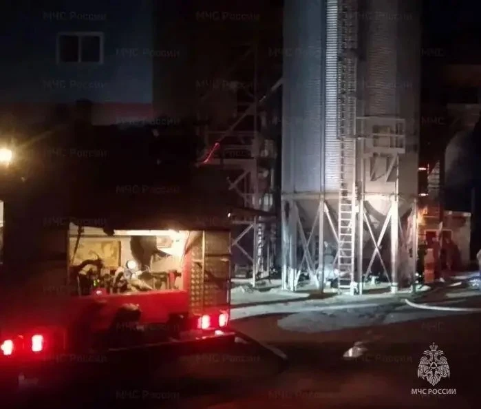🔥 Сегодня ночью в Малоархангельском районе ночью загорелась зерносушилка