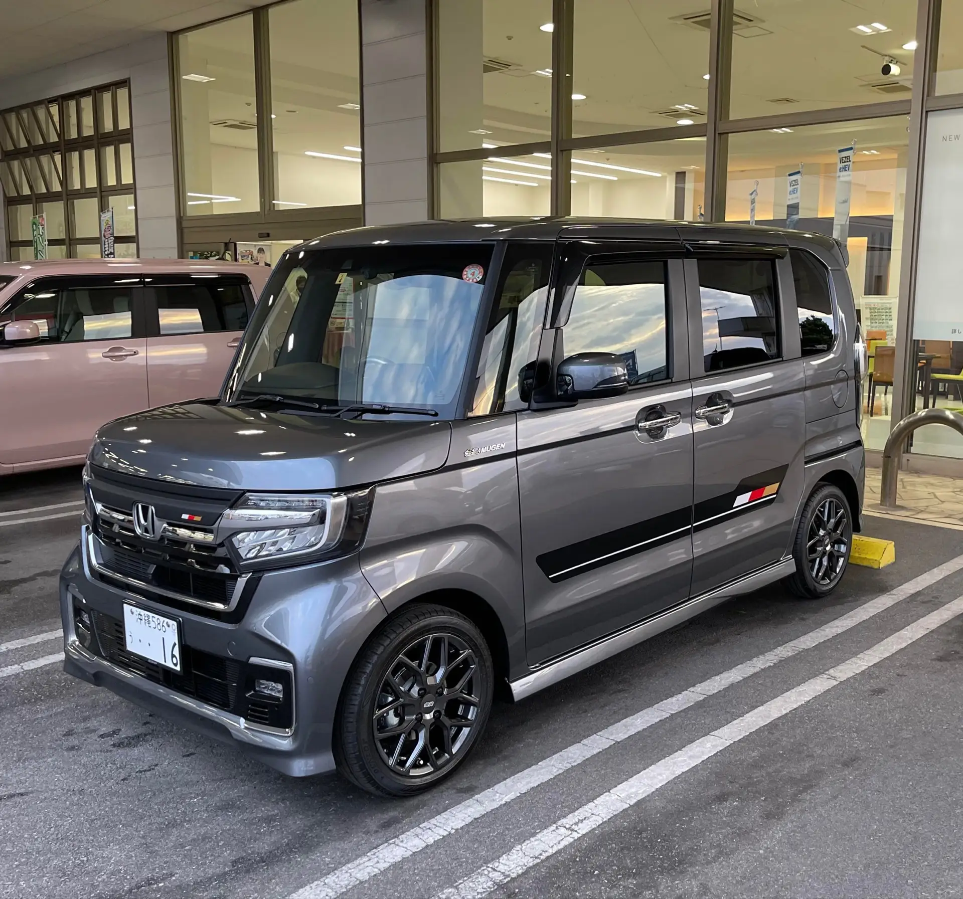 🚗🇯🇵 САМАЯ ПРОДАВАЕМАЯ МАШИНА В ЯПОНИИ — НЕ PRIUS И НЕ ALPHARD 😄