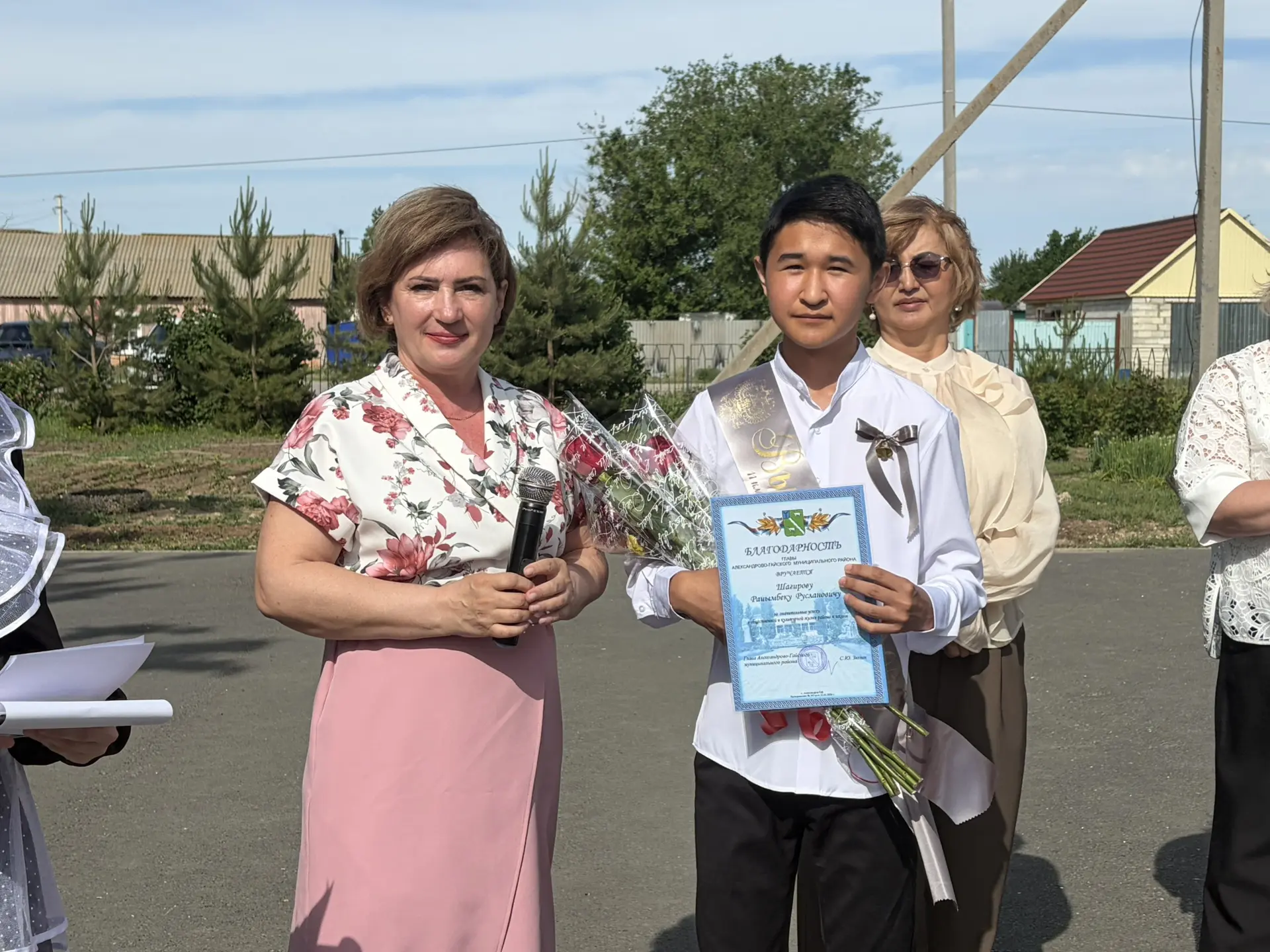 🎈🎈В ШКОЛЕ ОТЗВЕНЕЛ ПОСЛЕДНИЙ ЗВОНОК🛎️