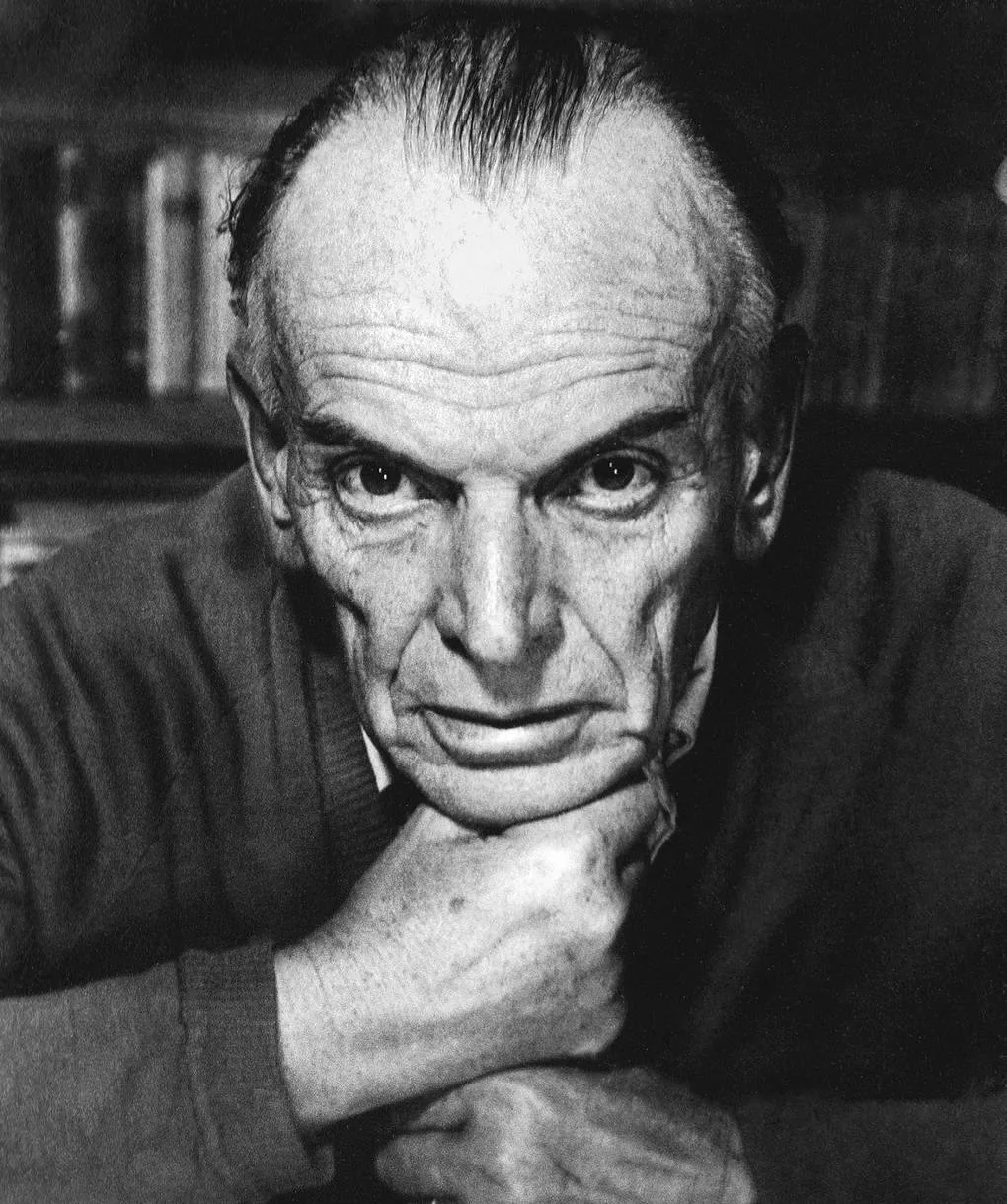 Ночью люди говорят то, что никогда не скажут днём. Вы заметили, что ночью голоса у людей, особенно у