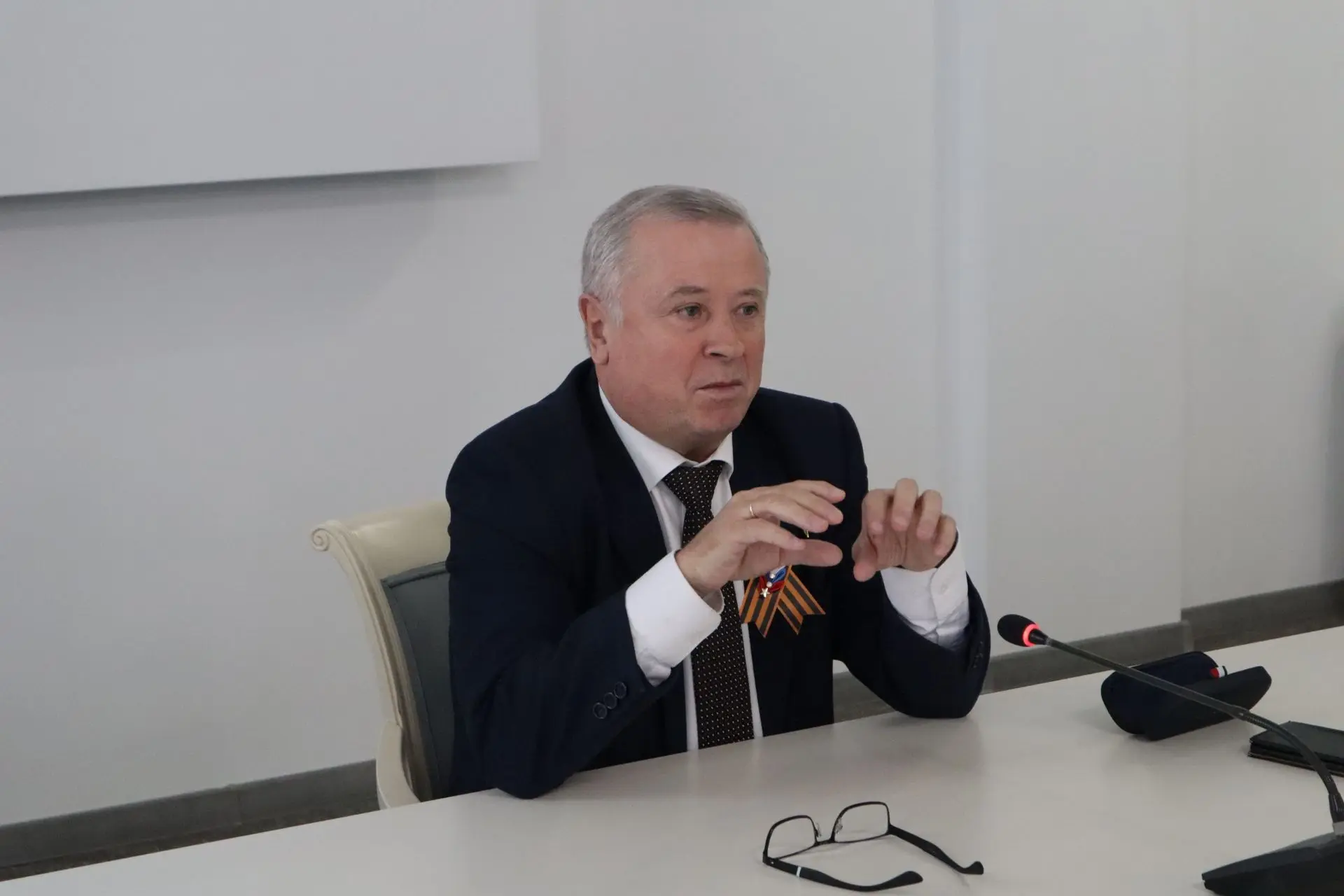 🙋В рамках X городского фестиваля юных избирателей состоялся круглый стол с Владимиром Богодуховым  В