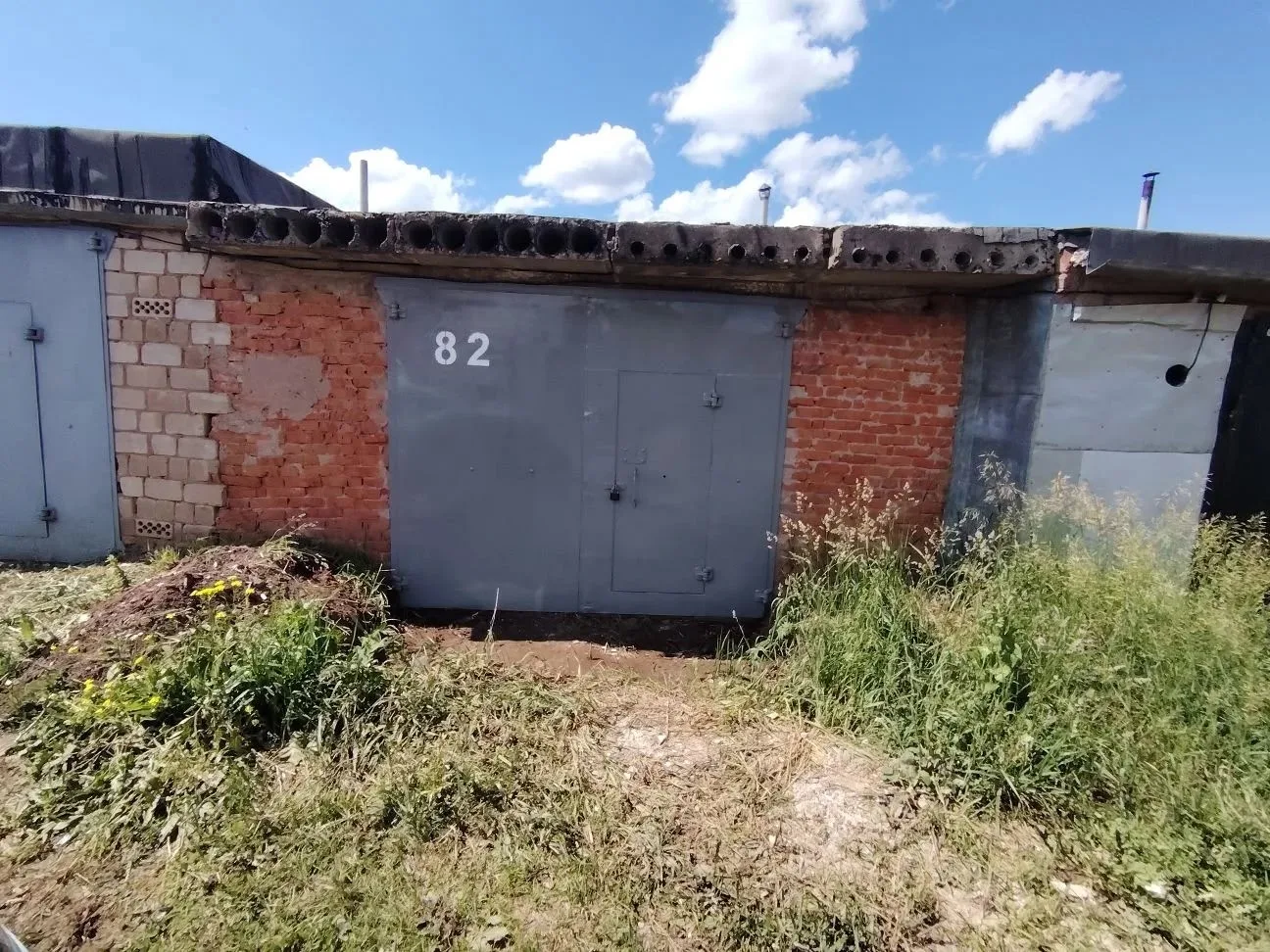 Продам гараж,в гаражном кооперативе«Строитель».
Имеется сухой погреб. Незаносимая сторона. Документы
