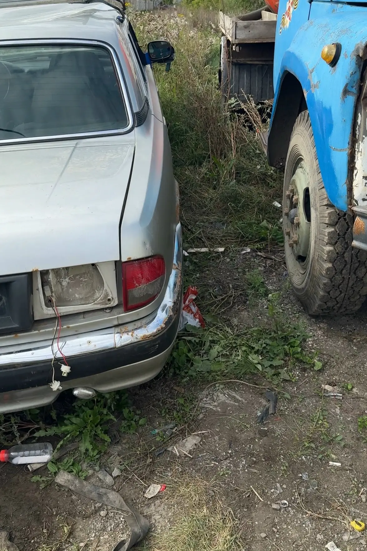 ❗ В Каменске-Уральском неизвестные разбили три автомобиля и похитили вещи