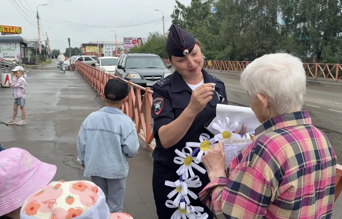 🎉 В День семьи, любви и верности — о безопасности на дорогах! 🎉
