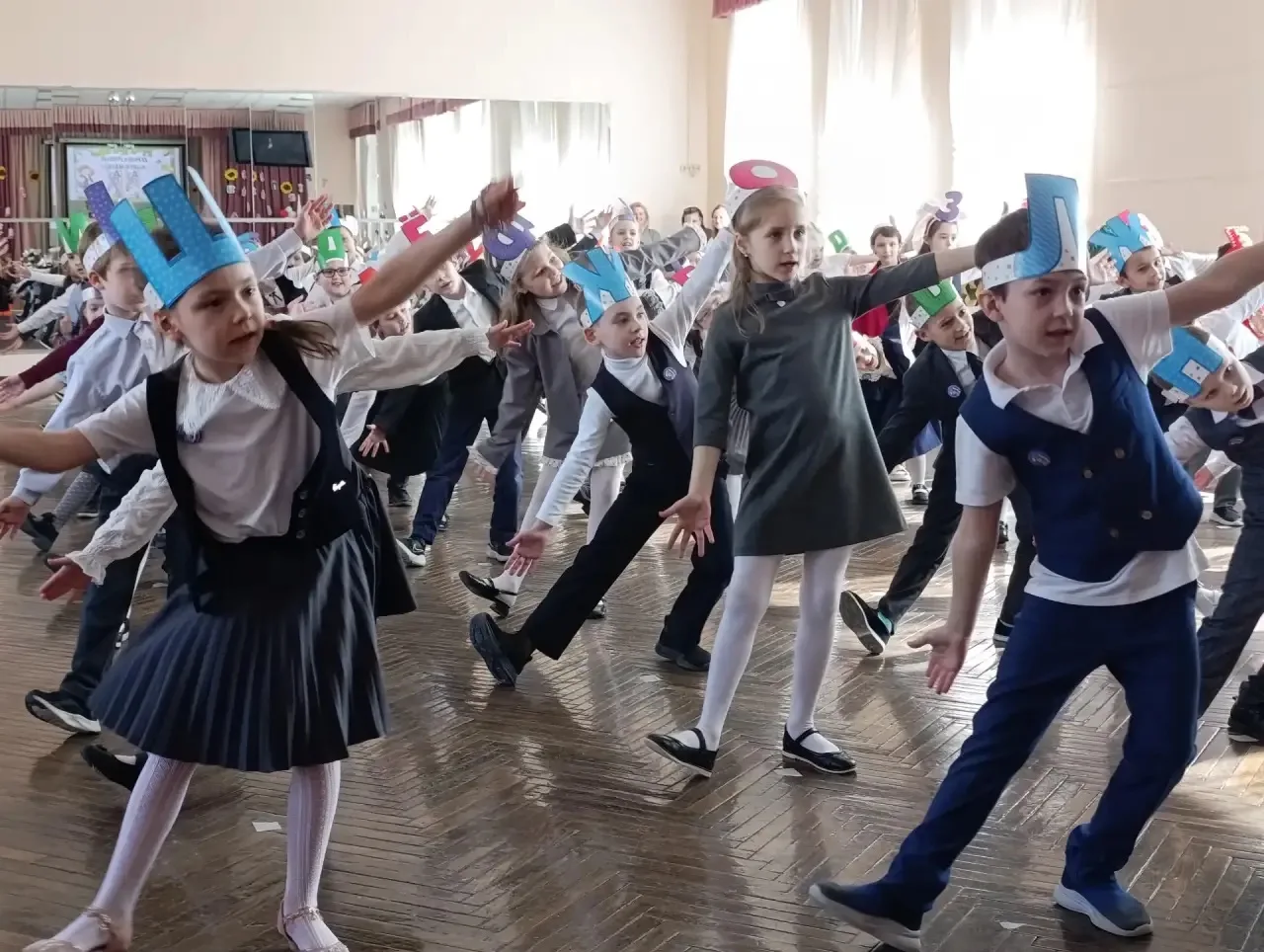 💁‍♂️ПРОЩАНИЕ С БУКВАРЁМ📖  📚 Сегодня в первых классах нашей большой школы прошёл праздник «Прощание с