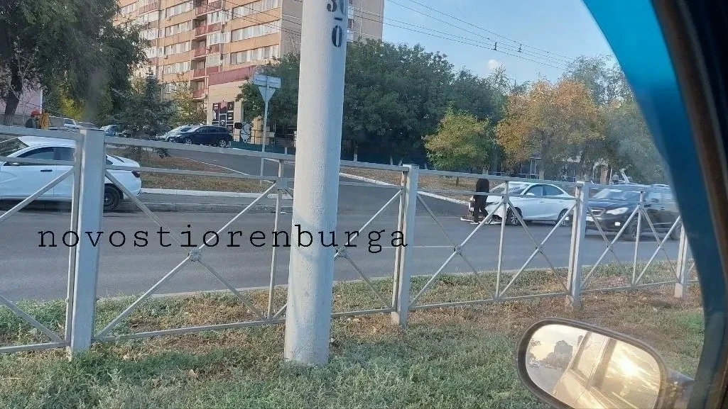 🚗 На Чкалова машина влетела в столб