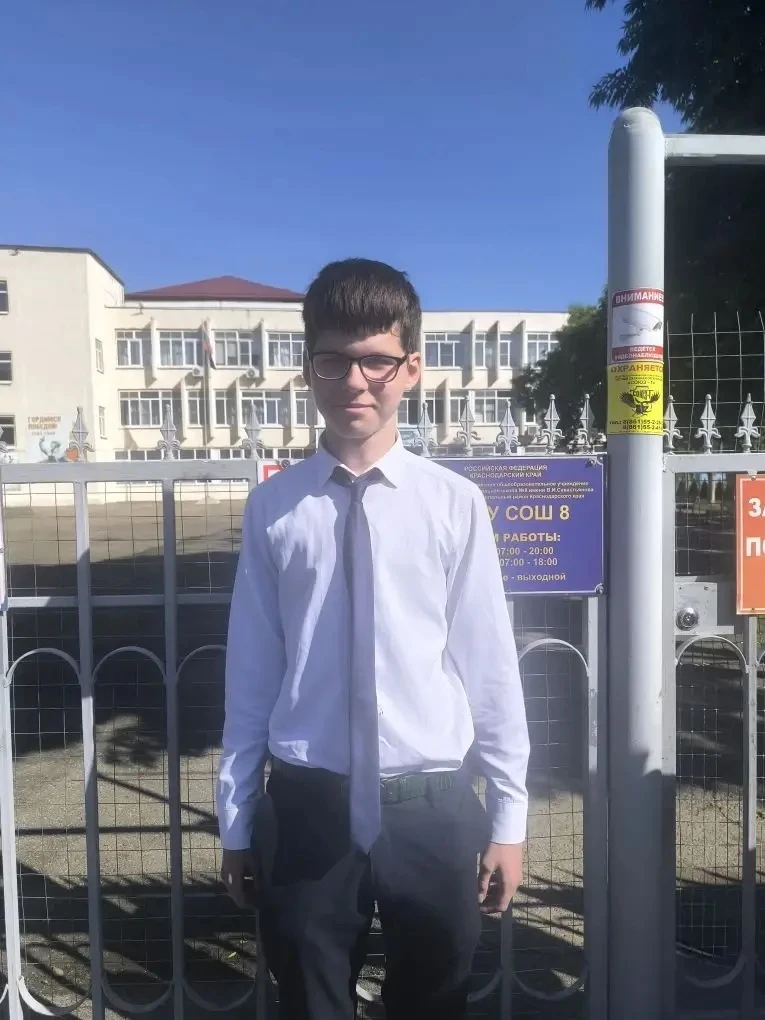 Голубев Сергей, ученик 9"Б" класса МБОУ СОШ 18.Сегодня, 02.06.2026 года, в МБОУ СОШ 8 прошёл экзамен