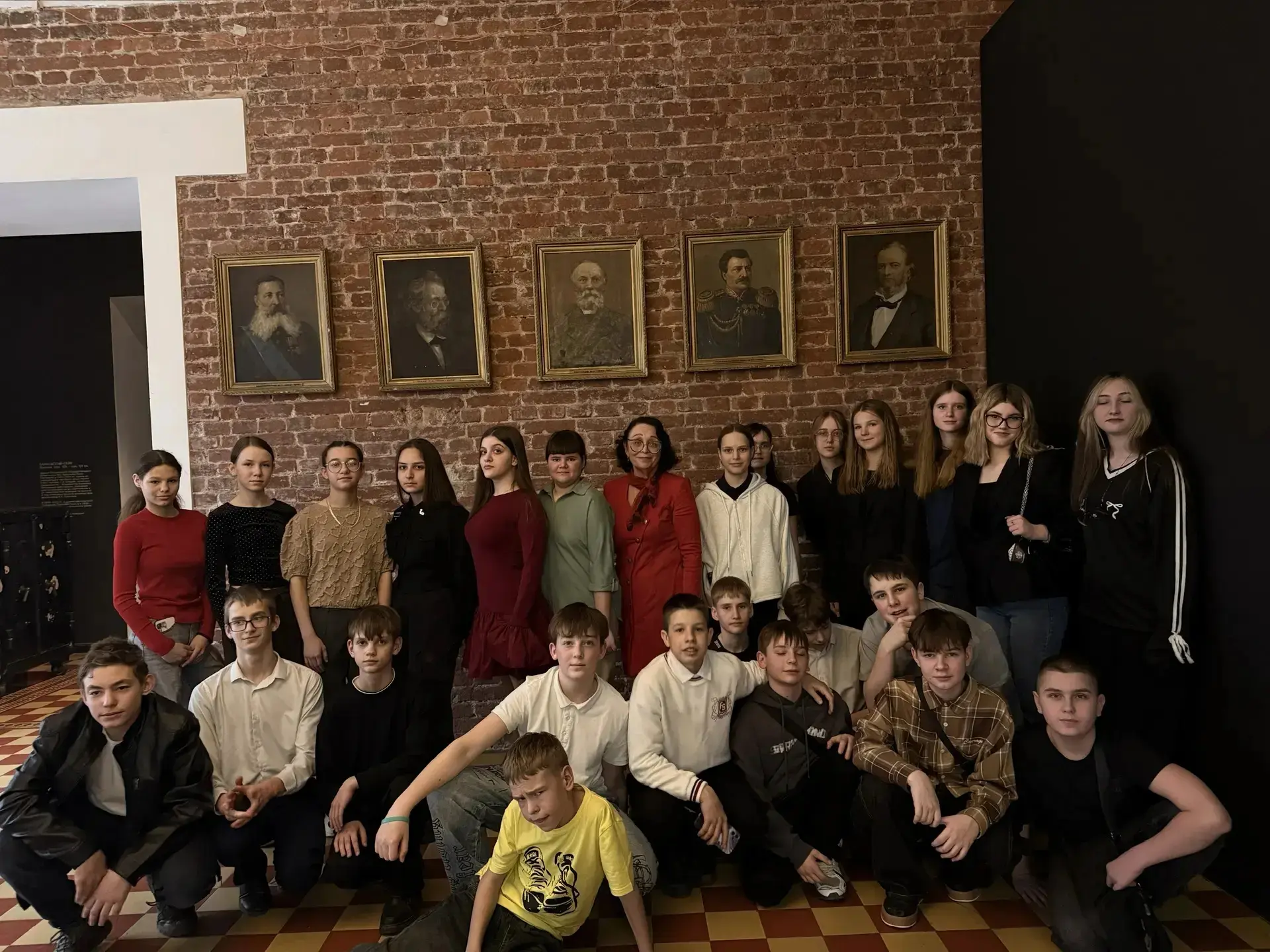 ✨ ПУТЕШЕСТВИЕ В ПРОШЛОЕ : гимназисты в гостях у Музея истории Дальнего Востока имени В.К. Арсеньева.