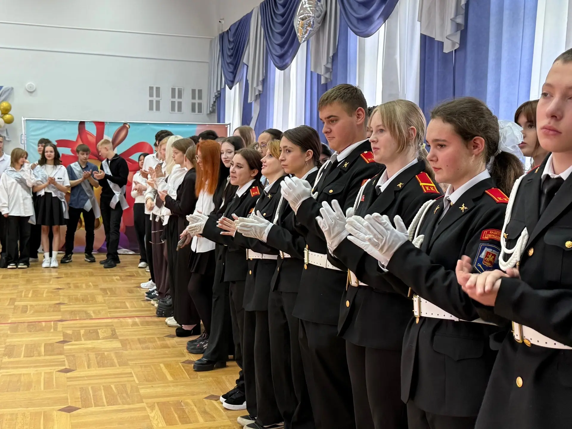 Торжественное завершение учебного года ⭐️  Сегодня в нашей школе прошли торжественные линейки в чест