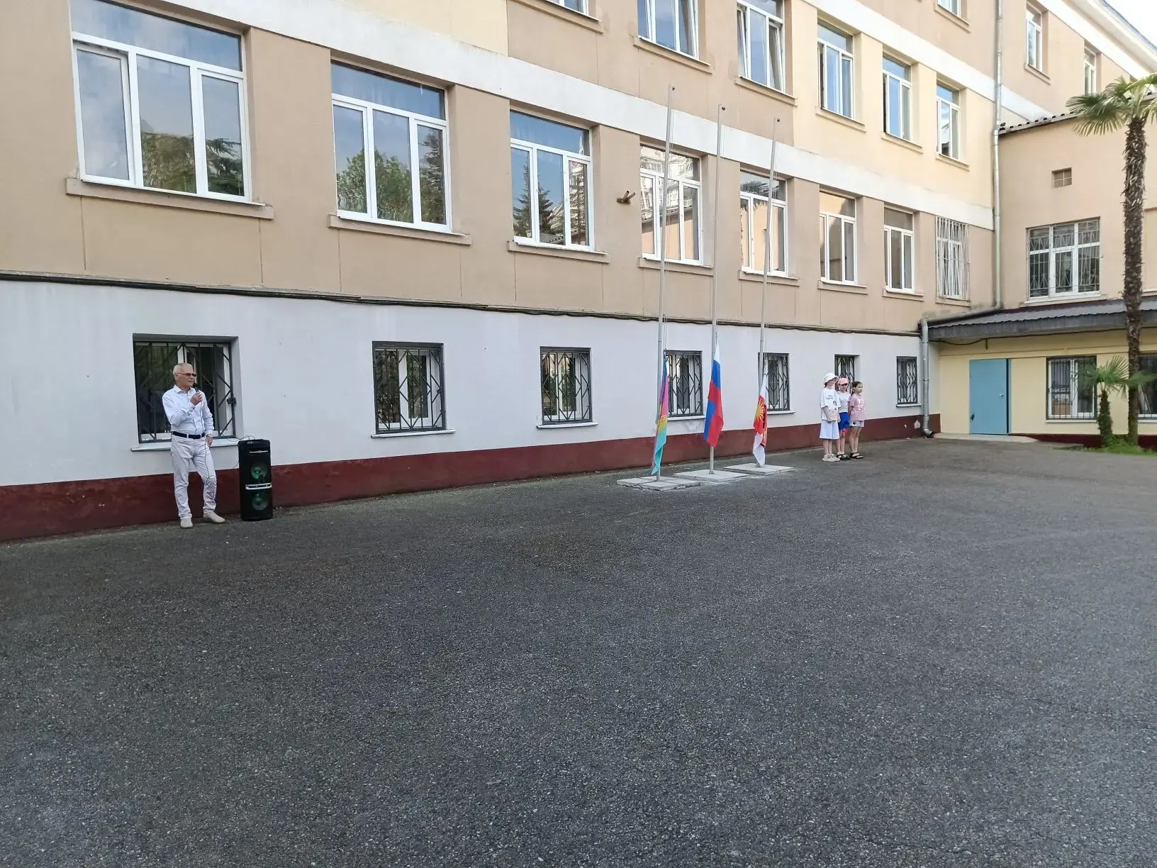10 июня состоялось открытие смены летнего оздоровительного лагеря "Непоседы". После торжественной ли
