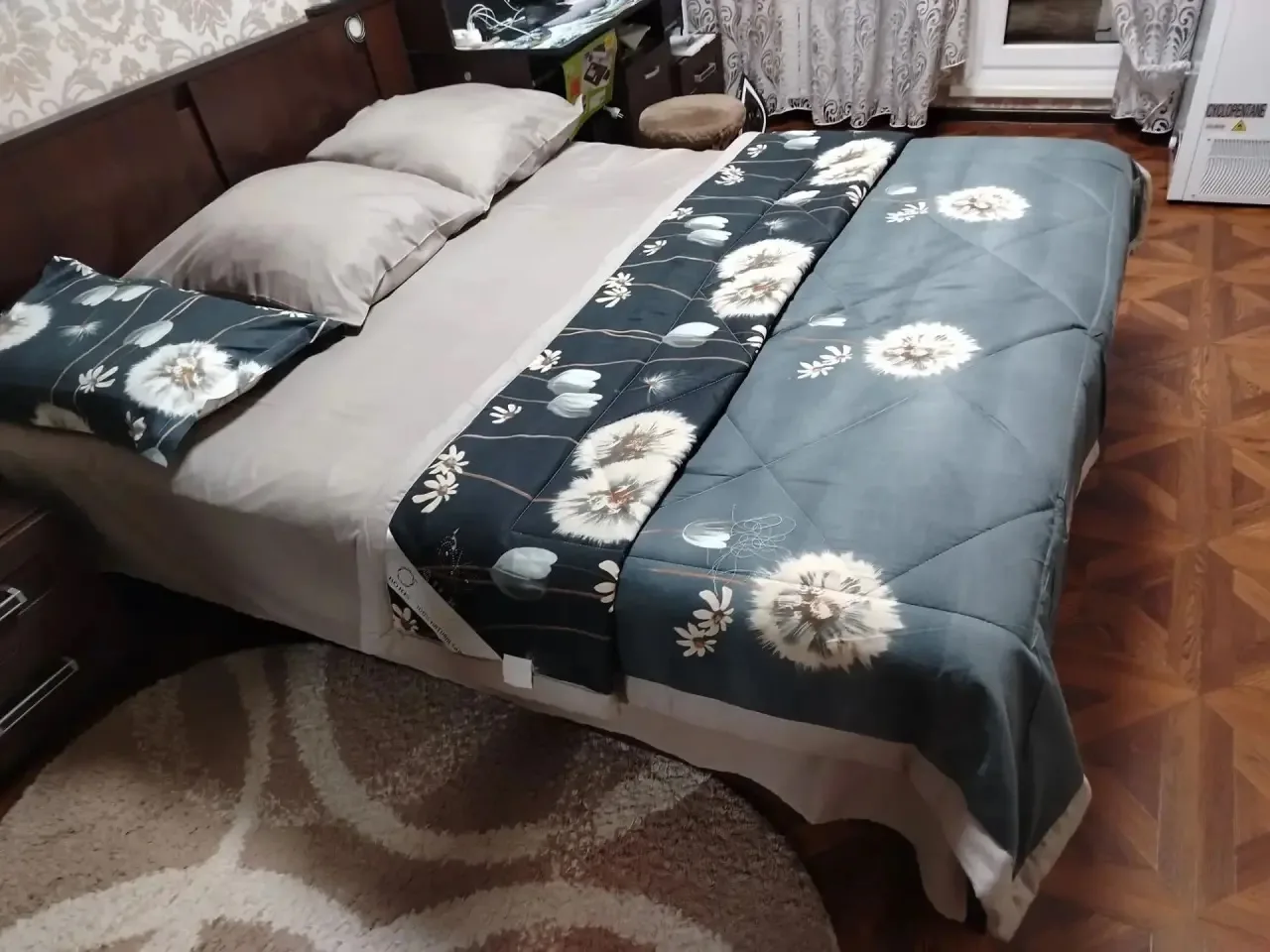 Продам двуспальную кровать с матрасом, в отличном состоянии.