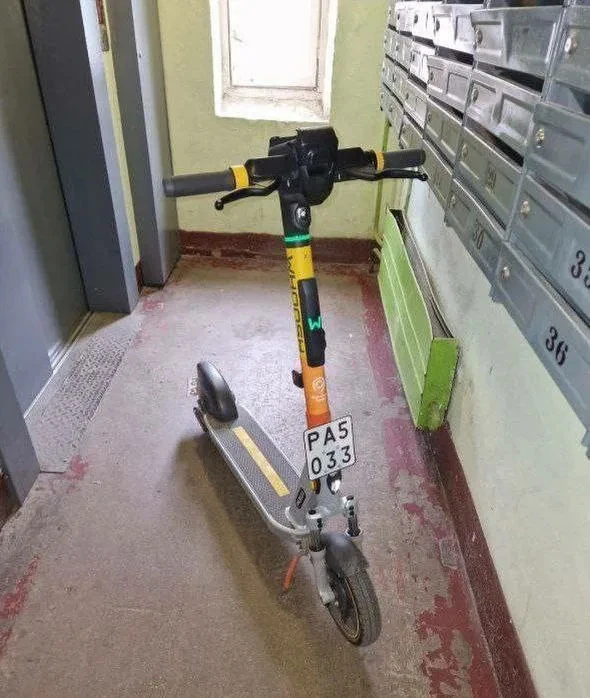 🤬🛴 В Соликамске подросток получил 50 000 рублей за удар в лицо из-за отказа дать самокат