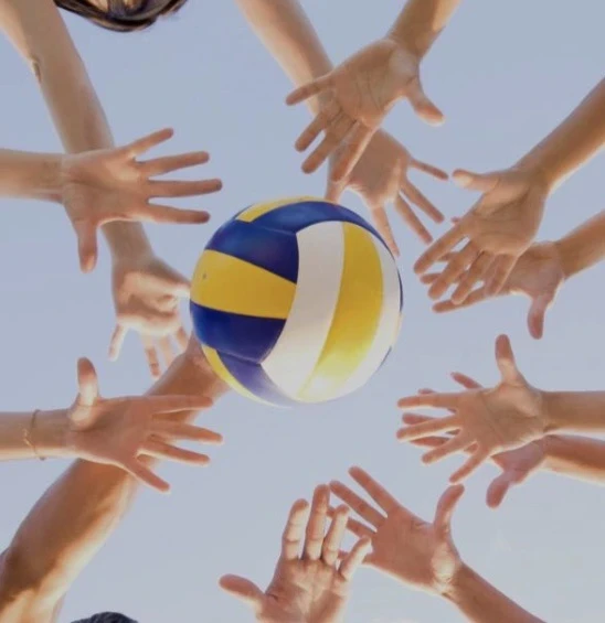 🥎На отделении волейбола летняя смена началась на площадке с песком и беговой дорожке.