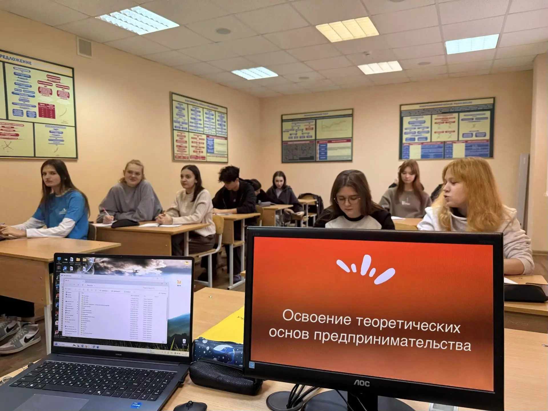 Студенты-менеджеры в программе «Обучение служением» продемонстрировали предпринимательские навыки
 
