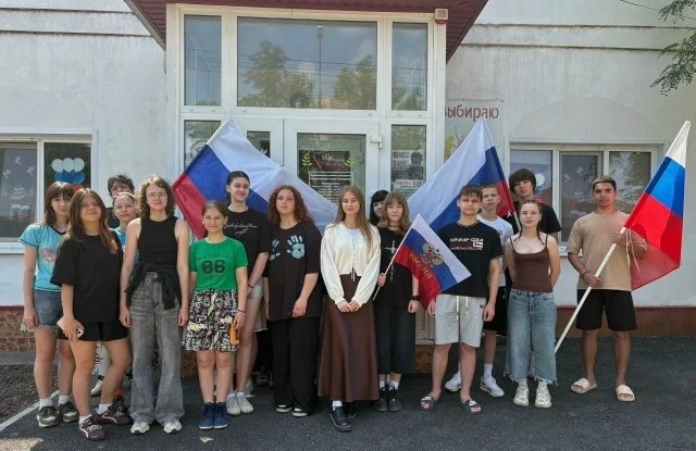 🇷🇺 В преддверии Дня России молодёжь района присоединилась к Всероссийской акции «Флаги России».

�
