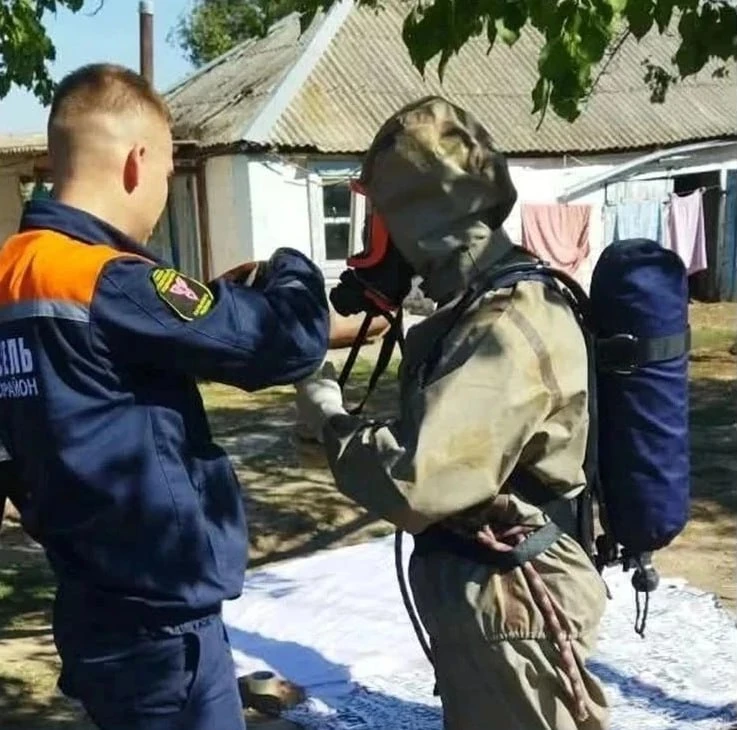 В Сальском районе Ростовской области из канализационной ямы достали тела двоих мужчин.