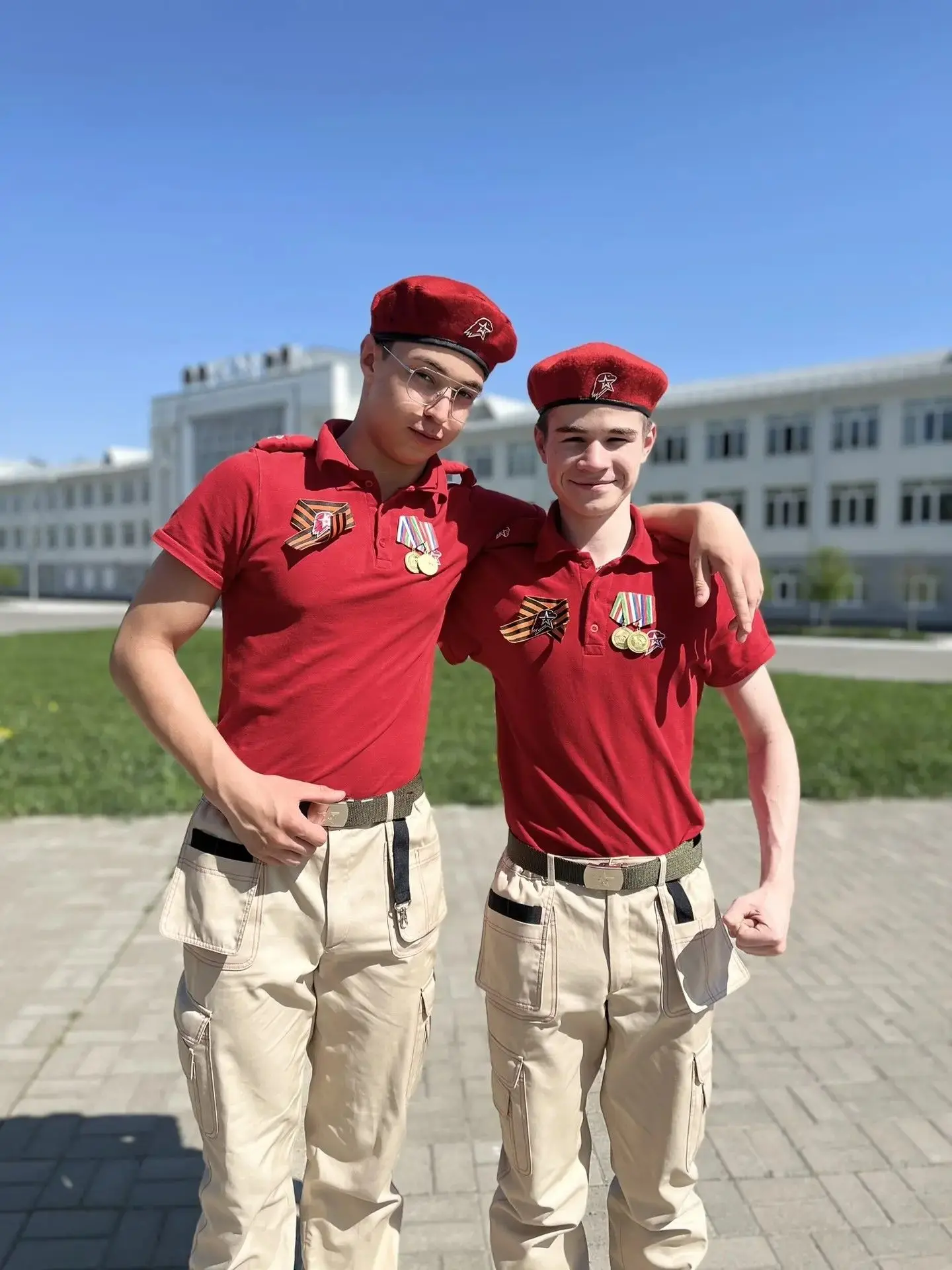 8 мая юнармейцы МБОУ «Школа 115» — Ибрагимов Тимур и Арсланов Ранис — приняли участие в...