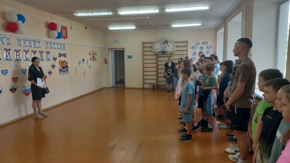 Сегодня в нашем лагере был тематический день "Прикладное творчество и народные ремёсла". 
С утра на 