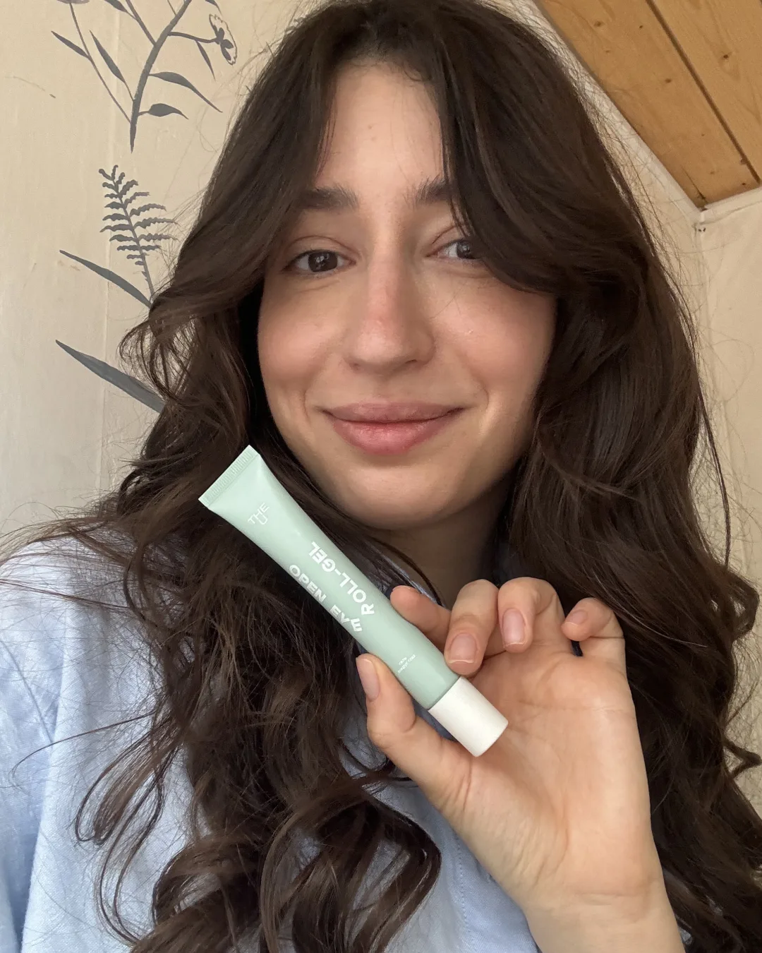 Гель для кожи вокруг глаз Open Eye Roll-Gel — это охлаждающий лимфодренажный уход, который работает 