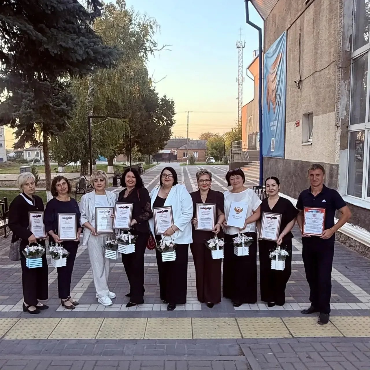 🎉 7 октября в Кавказском районе прошло торжественное мероприятие, посвященное Дню учит...