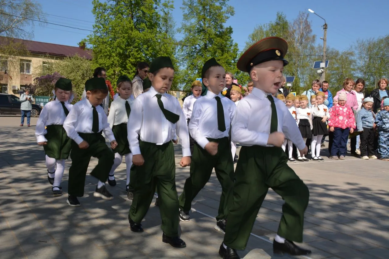 «Левой, правой! Левой, правой!» — совсем скоро эти звуки наполнят наше село, но за ними...